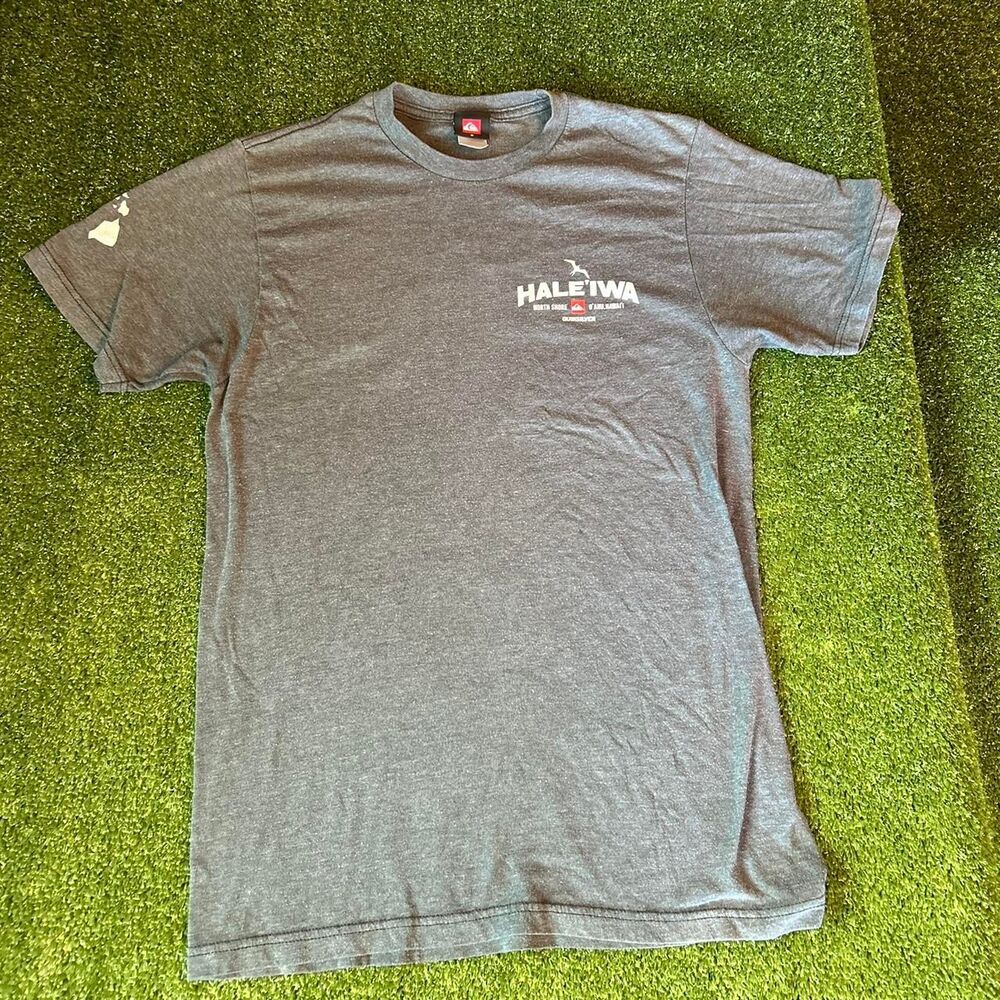 Quiksilver Men's Grey T-shirt